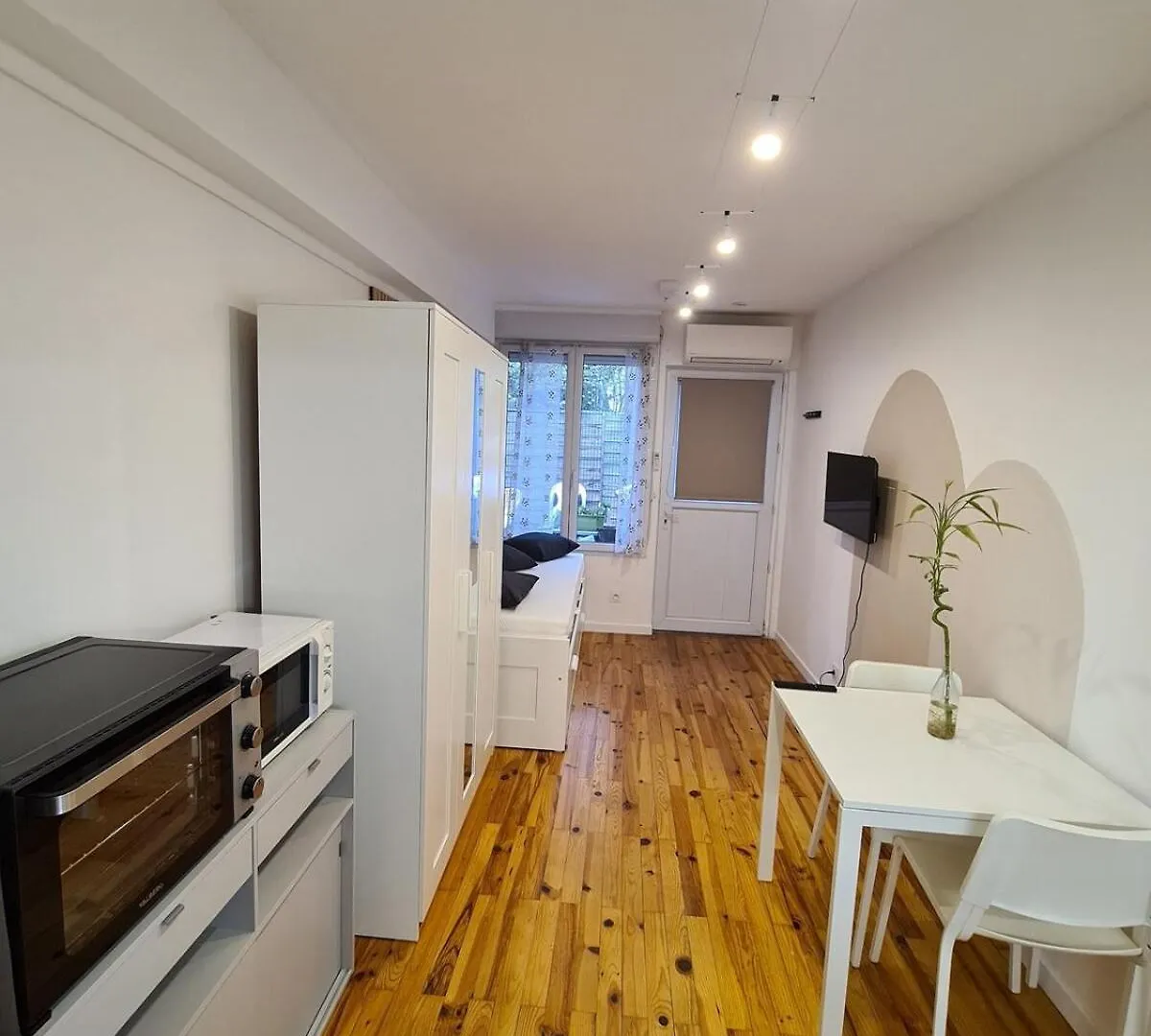 Studio Cosy Avec Jardin Fontaine  France